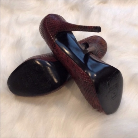 Stuart Weitzman Snakeskin Just So Peep Toe Pump - Picture 5 of 6